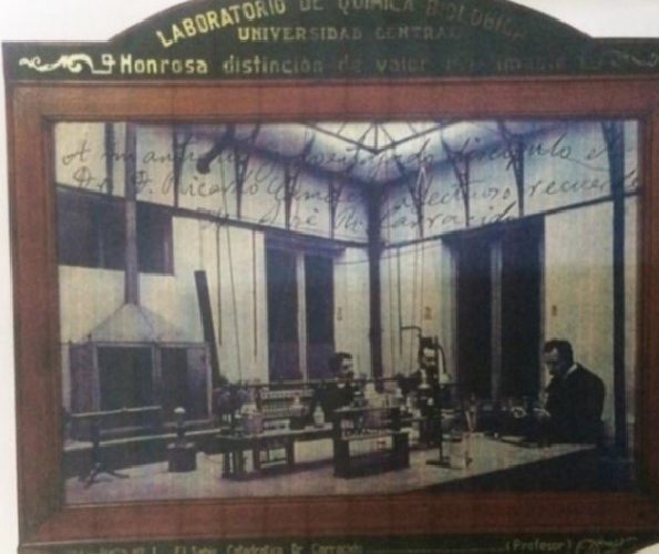 “LABORATORIO-DE-QUÍMICA-BIOLÓGICA.-UNIVERSIDAD-CENTRAL.-595x500